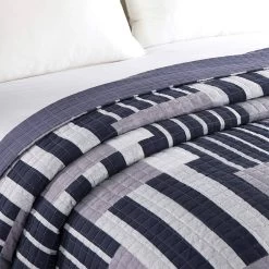 Tagesdecke Bettüberwurf, Patchwork Wendedesign, Aus Mikrofaser, Blau + Weiß 9 Tagesdecke Bettüberwurf, Patchwork Wendedesign, Aus Mikrofaser, Blau + Weiß -Möbel Store Bett berwurf Patchwork Wendedesign5 1280x1280